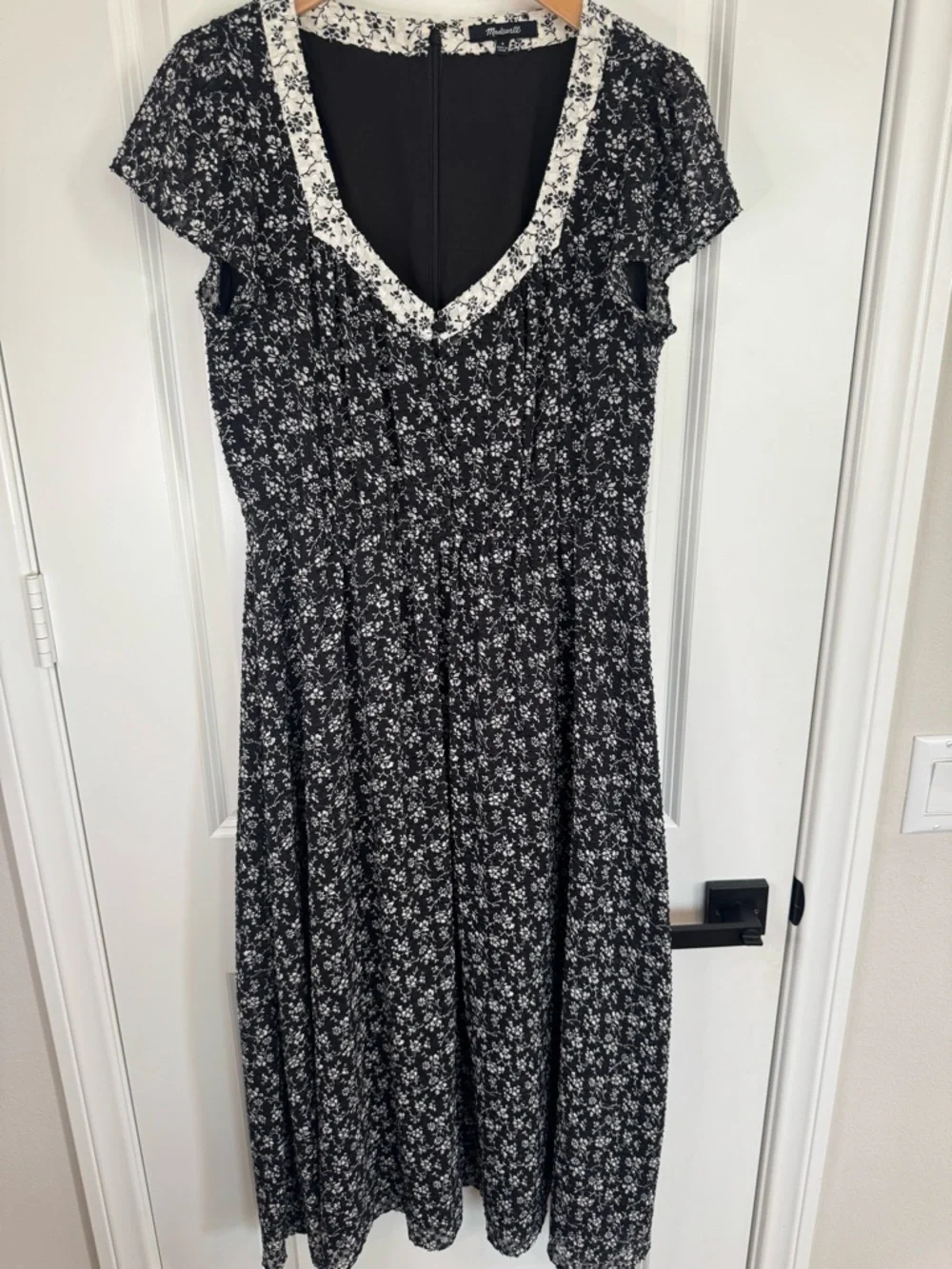 Madewell Black Floral Midi Dress Boho Cottagecore Flutter Sleeve Size 6 - Picture 2 of 10